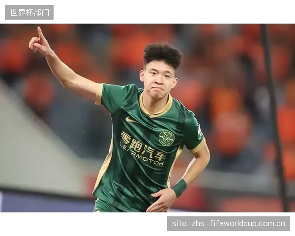 中国男足暴露出进攻手段单一问题,新星王钰栋点球成唯一亮点。 中国男足暴露出进攻手段单一问题,新星王钰栋点球成唯一亮点。